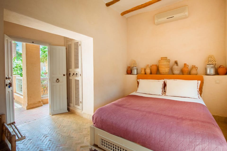 Bed, Photo of the whole room, Bedroom, air conditioner