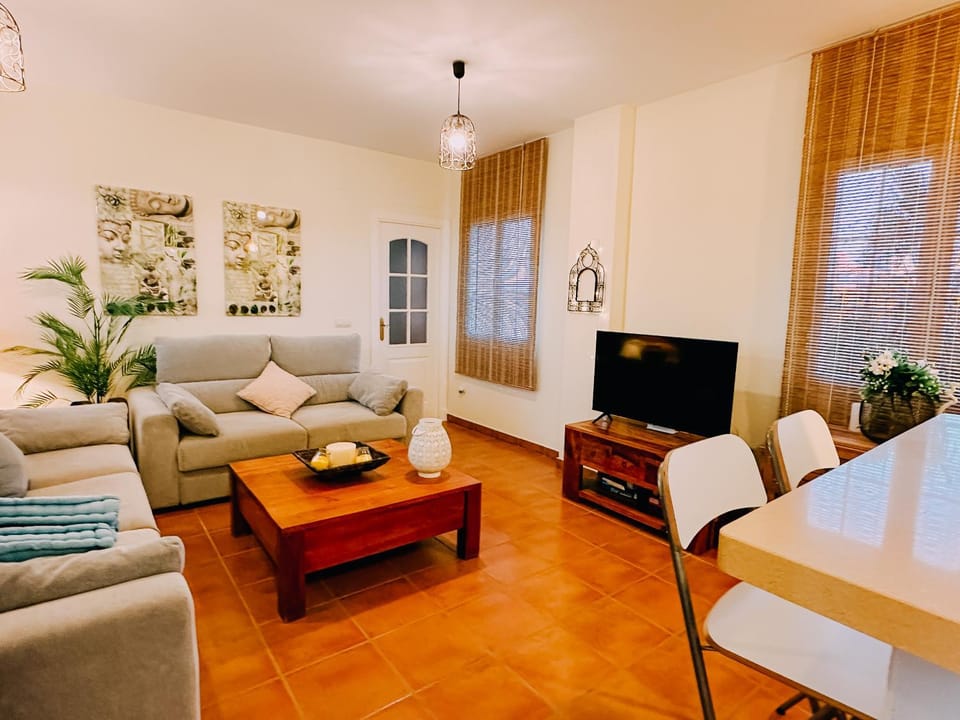 Communal lounge/ TV room, TV and multimedia, Living room, Seating area