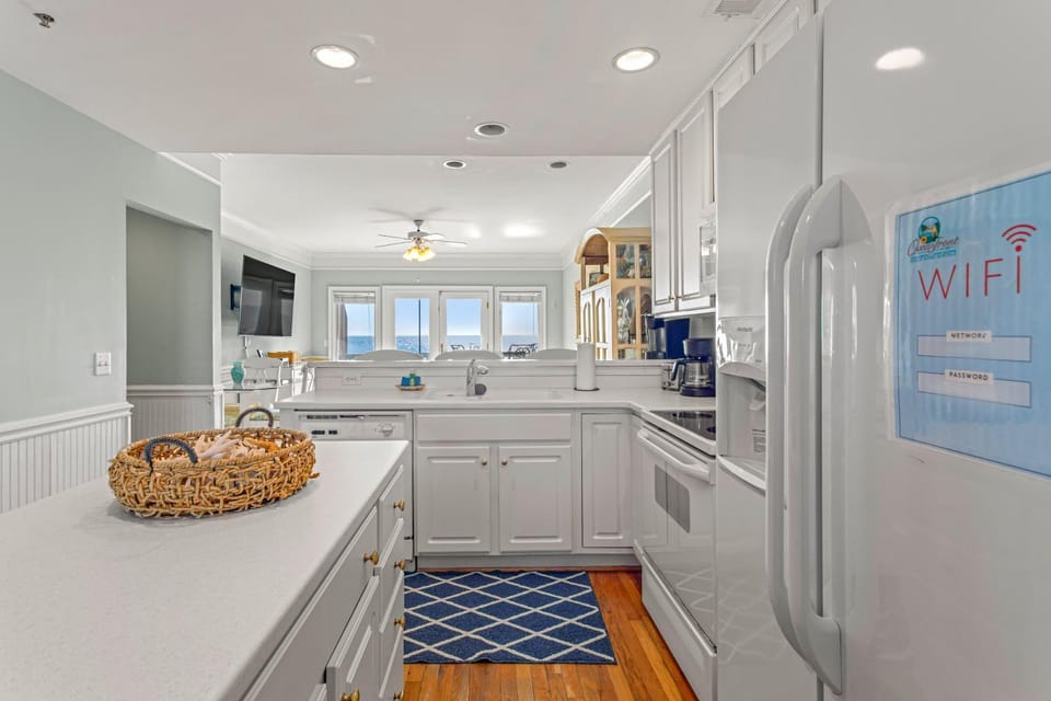 Victoria's Beachfront Retreat House in Tybee Island