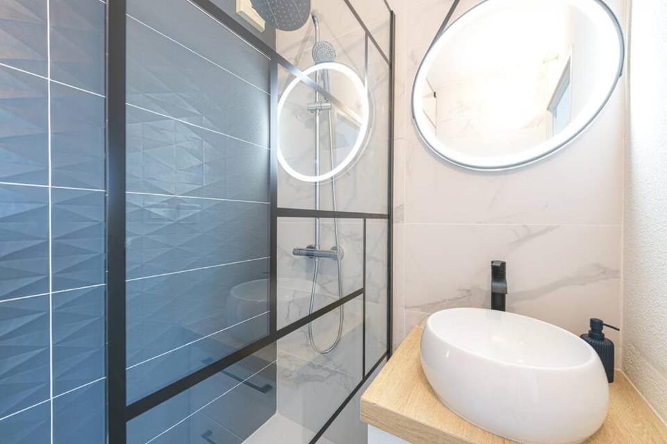 Shower, Bathroom