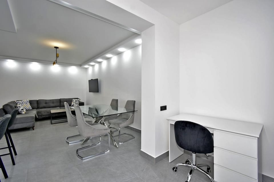 TV and multimedia, Living room, Seating area, Dining area, hair dresser
