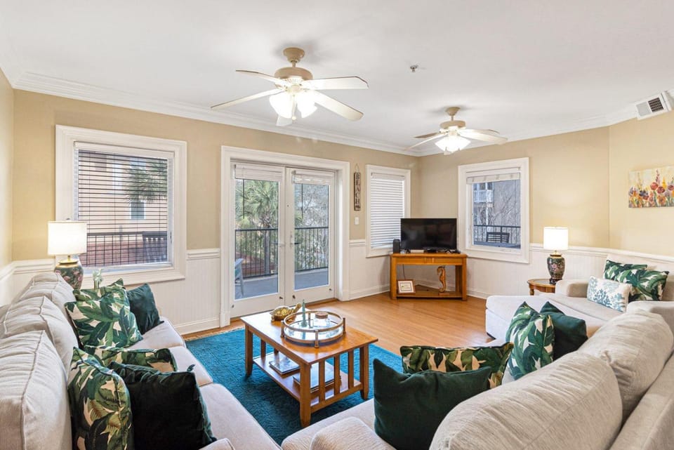 Brass Rail 208 House in Tybee Island