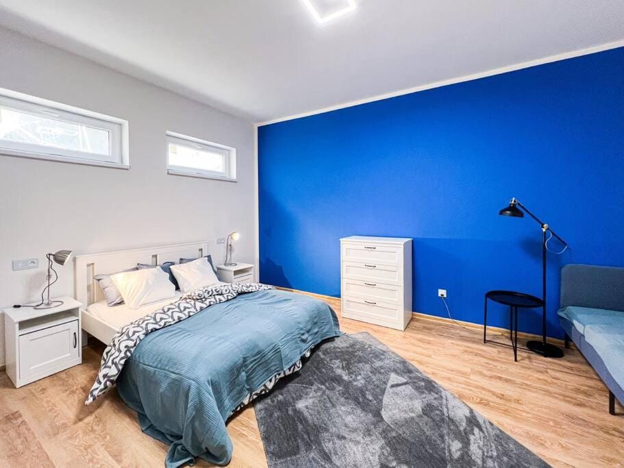 Photo of the whole room, Bedroom