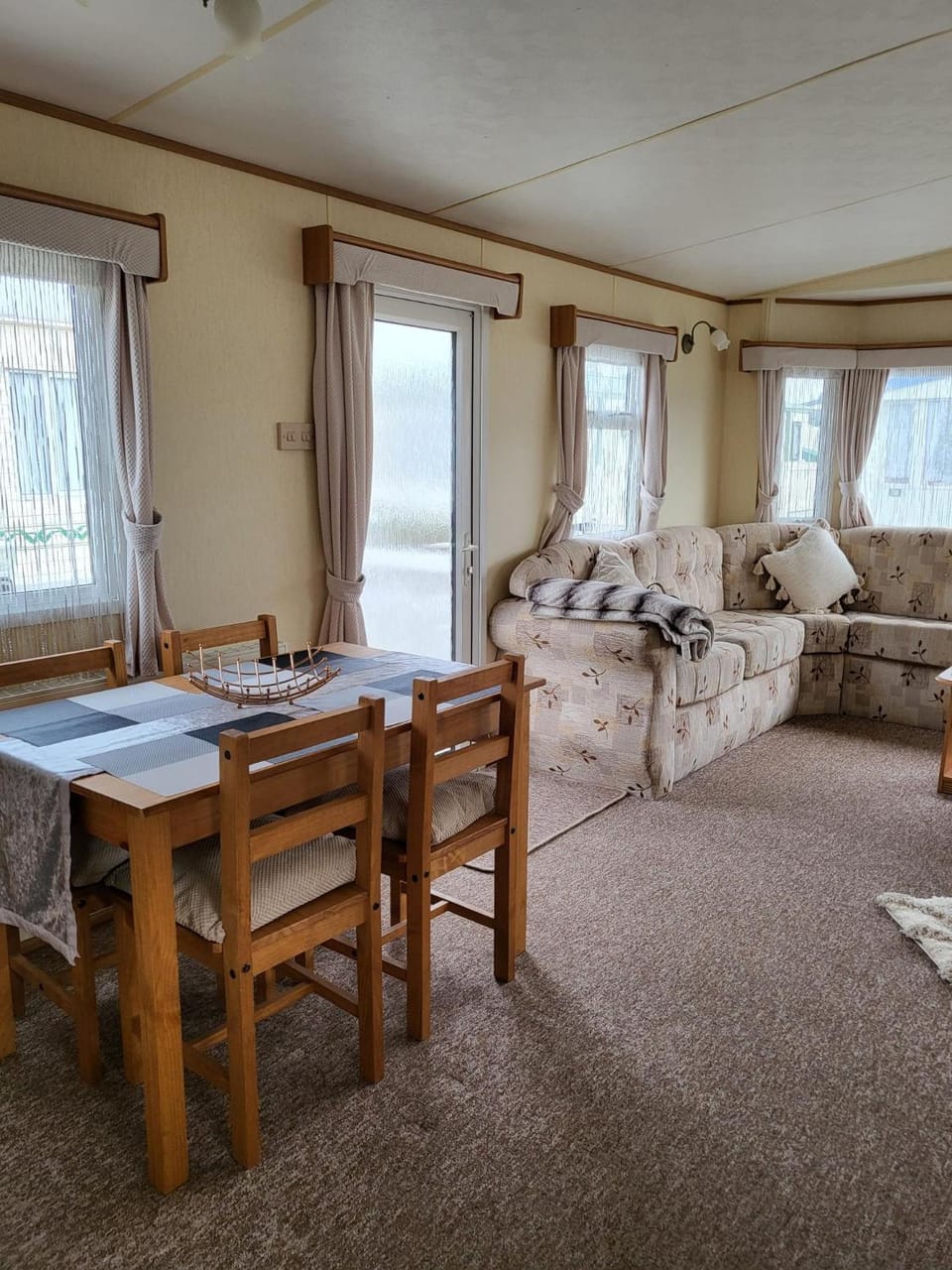 Beautiful Caravan Apartment in Ingoldmells