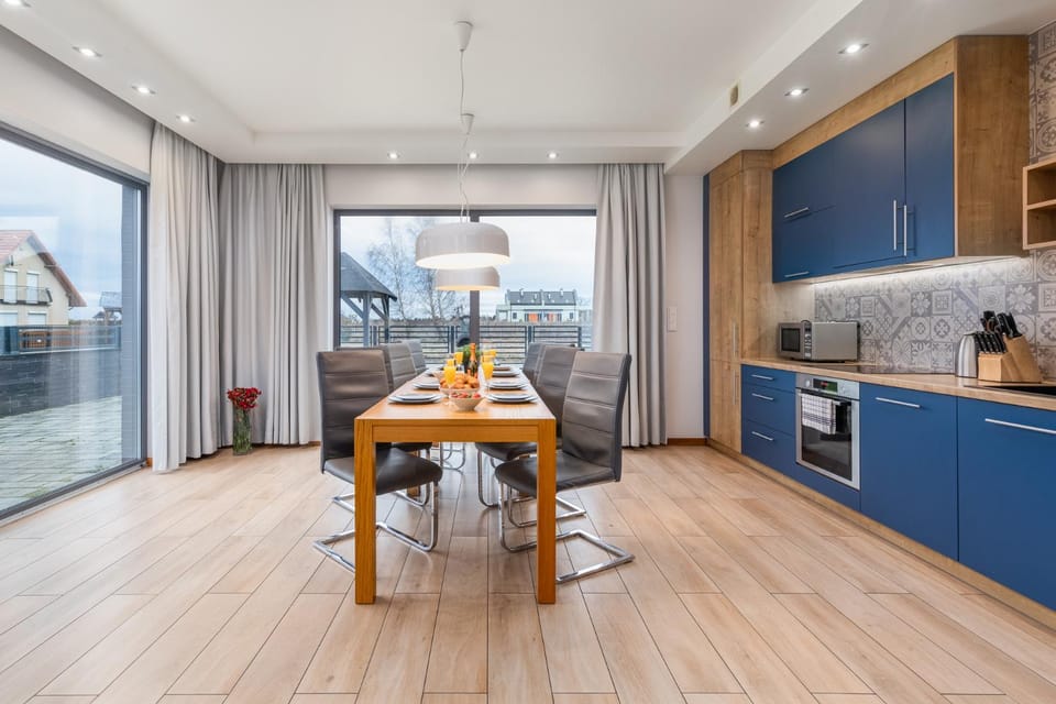 Kitchen or kitchenette, Dining area, dishwasher, minibar, stove