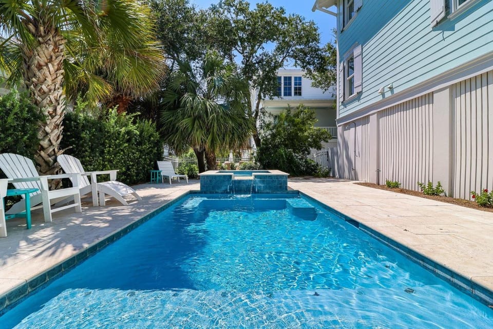 7 Palmwood Court House in Tybee Island