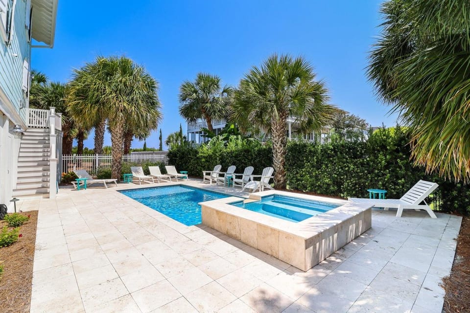 7 Palmwood Court House in Tybee Island
