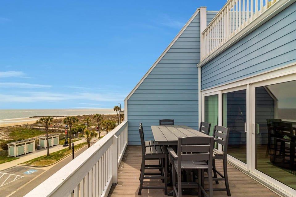 Oceanfront Joe's Place House in Tybee Island