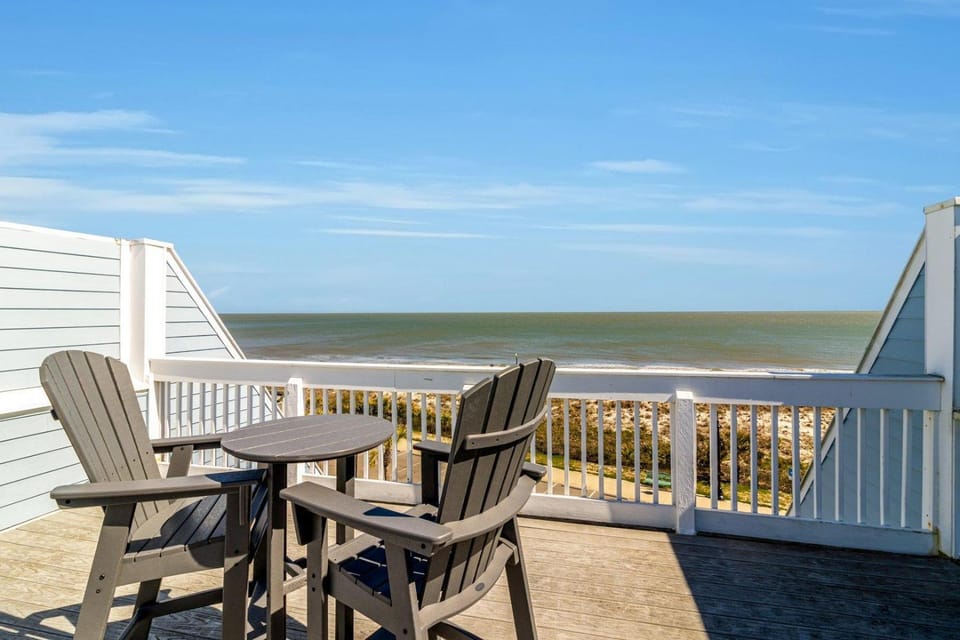 Oceanfront Joe's Place House in Tybee Island