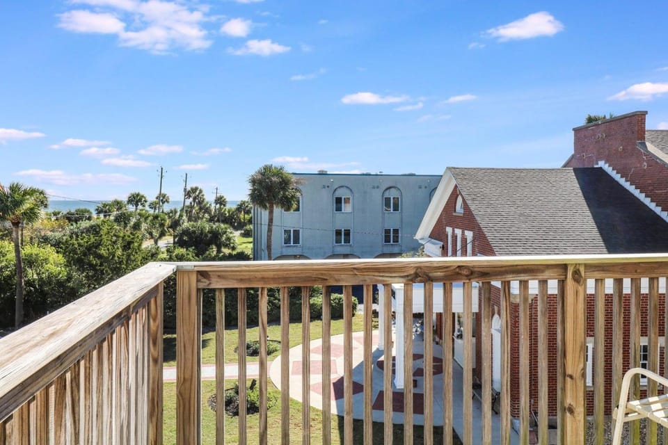 Good Vibrations House in Tybee Island