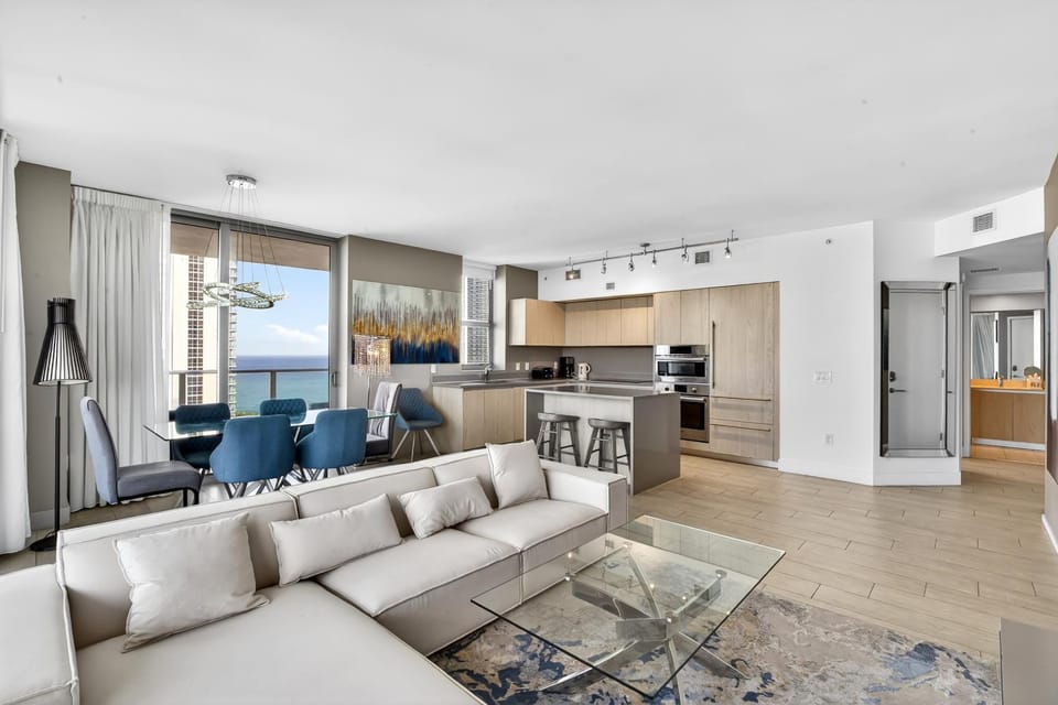 Kitchen or kitchenette, Living room, Photo of the whole room, Dining area, City view, Sea view