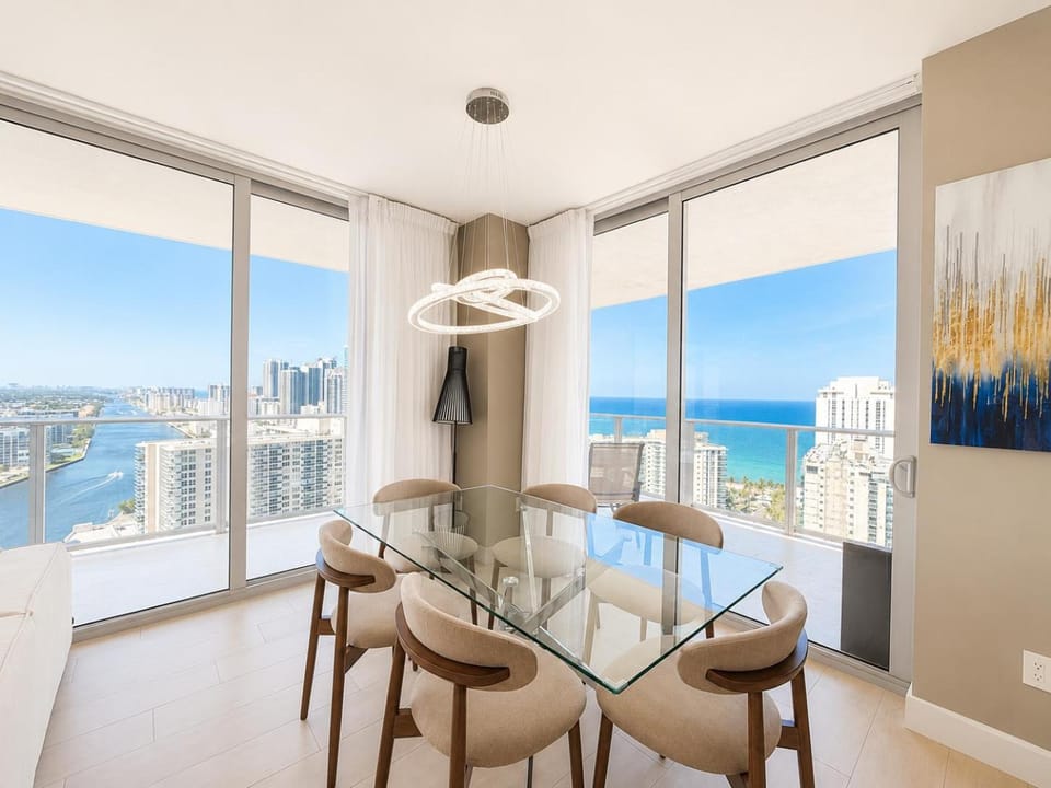 View (from property/room), Dining area, River view, Sea view