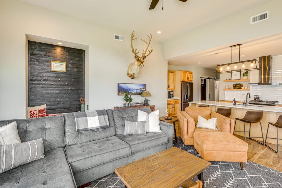 Stylish Montana Vacation Rental with Private Hot Tub House in Montana
