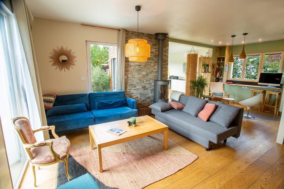 Living room, Seating area