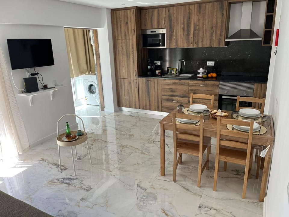TV and multimedia, Kitchen or kitchenette, Living room, Dining area, minibar, pet friendly, stove