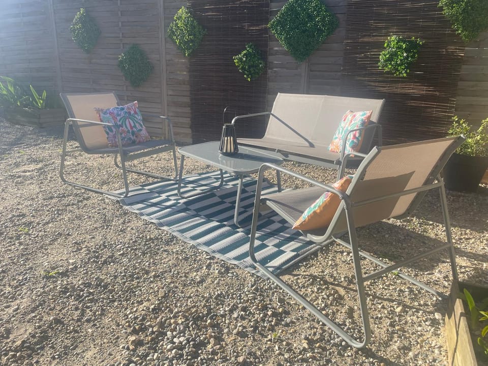 Patio, Spring, Day, Garden, Seating area, Garden view