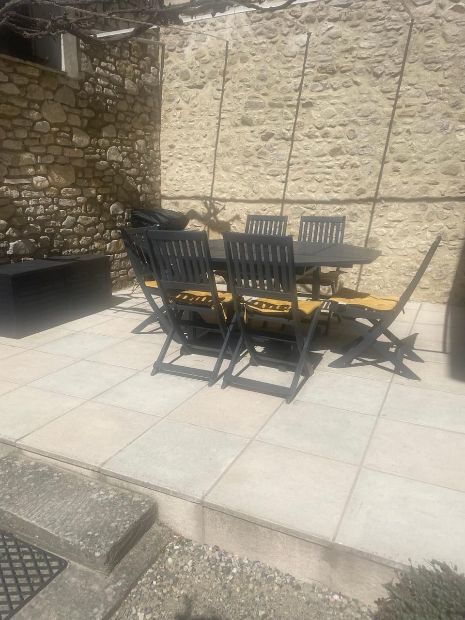 Patio, Day, Dining area