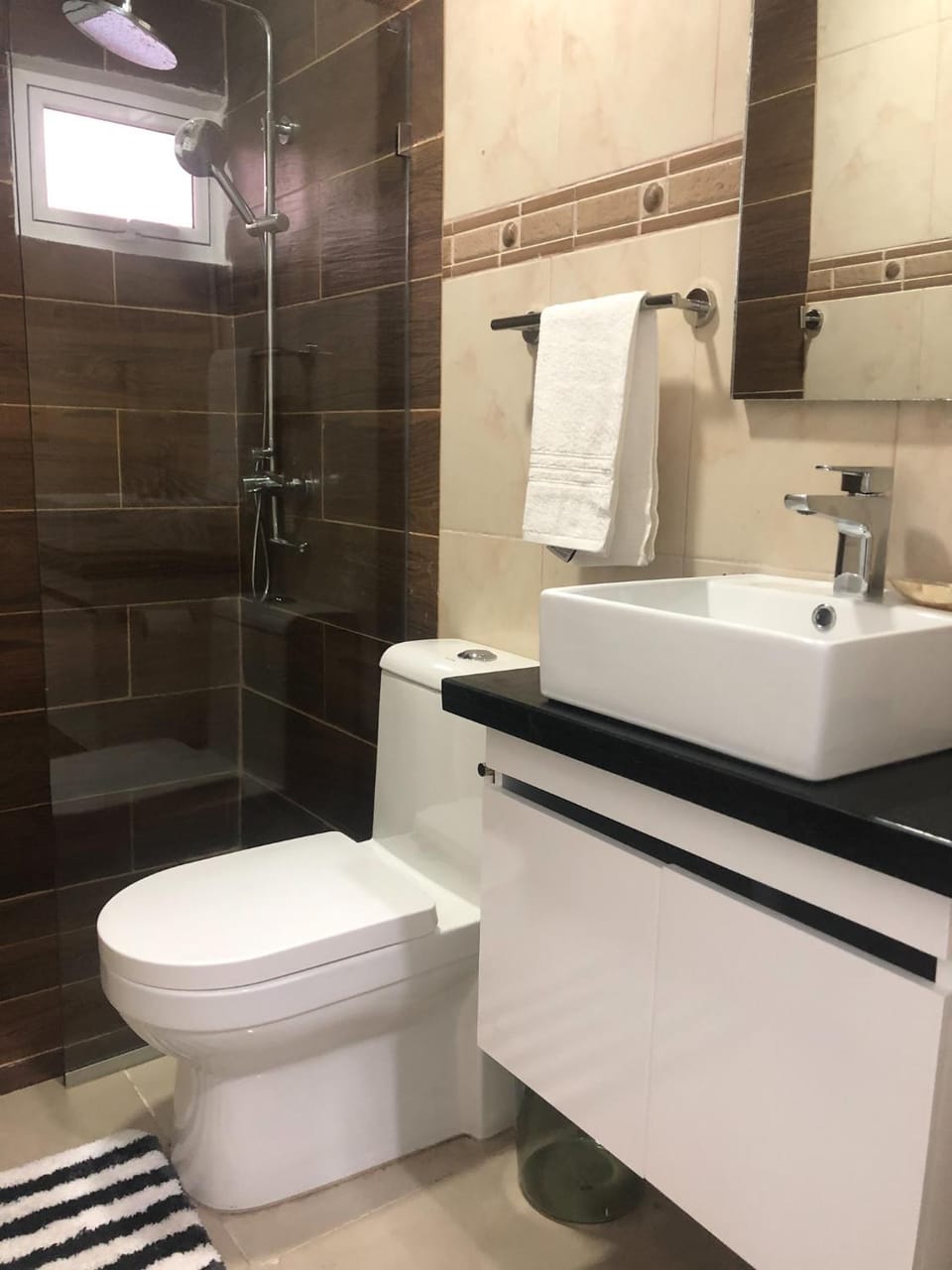Shower, Toilet, Bathroom, Bath, towels