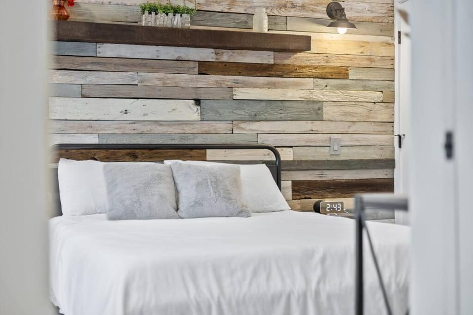 Lux Stay's Modern Loft Style Tiny Home in ATL House in Atlanta