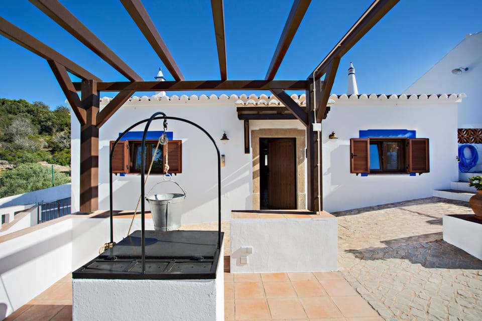 Property building, Patio, Balcony/Terrace