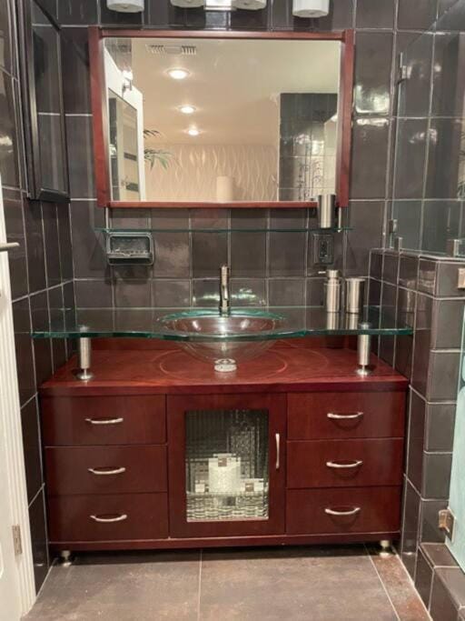 Elegant with spectacular view & steps to so much. Apartment in Belmont Shore