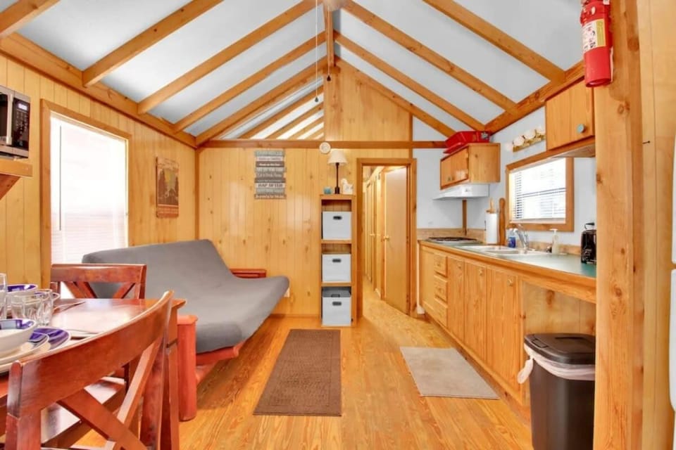 Charming Log Cabin in Bloomington Cabin in Indiana