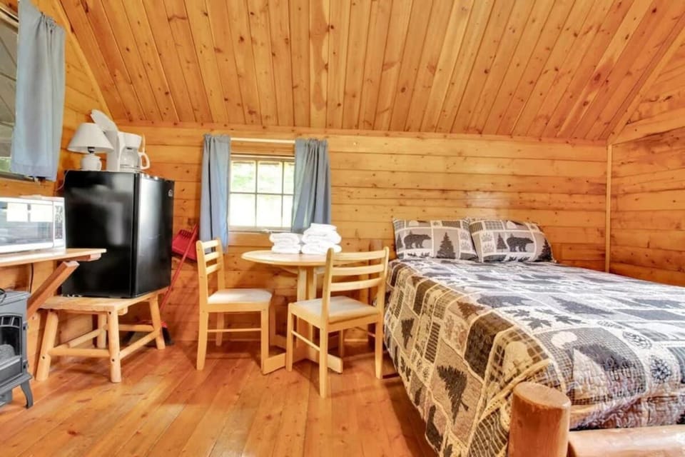 Rustic Cabin with Views in Bloomington Cabin in Indiana