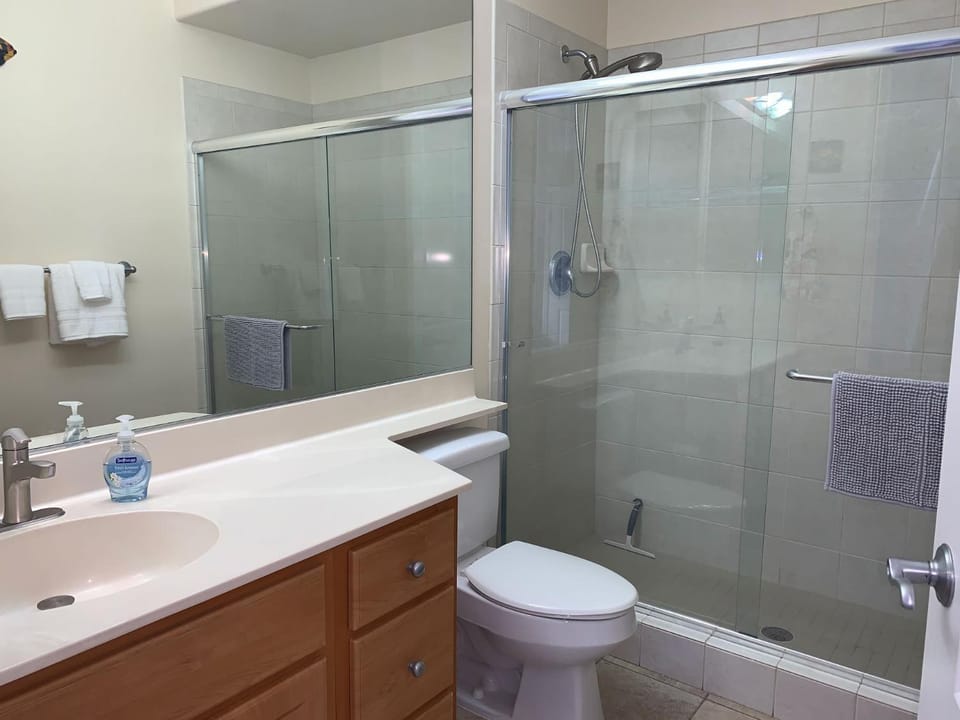 Stunning ocean view Ali'i Cove J-1 House in Holualoa