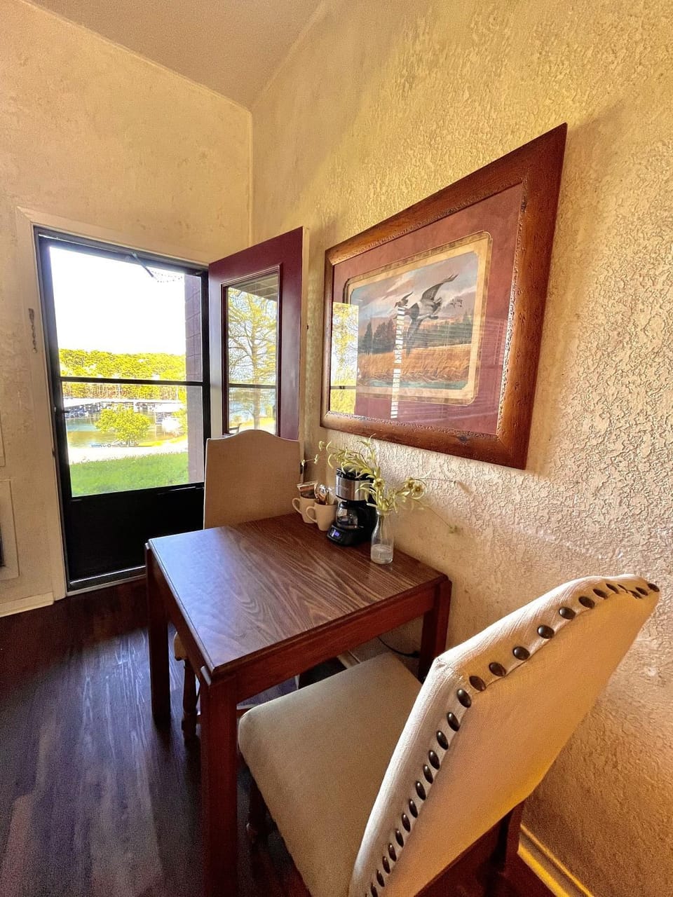 Mountain Harbor King Guest Room on Lake Ouachita Hotel in Lake Ouachita