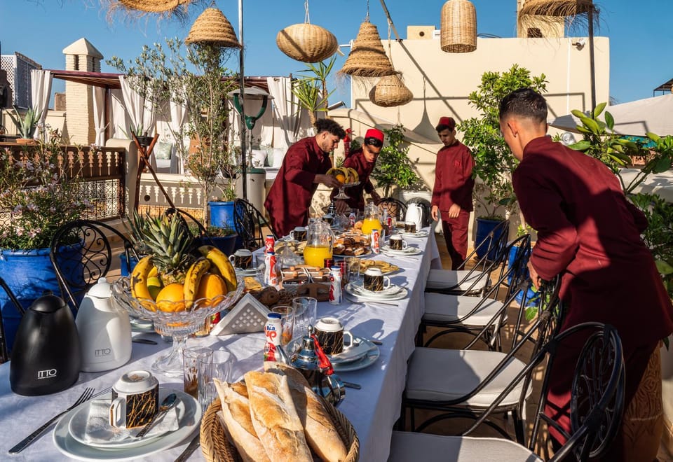 Patio, Restaurant/places to eat, Food and drinks, Buffet breakfast, Lunch