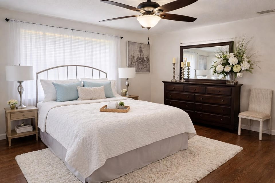 Bed, Photo of the whole room, Bedroom