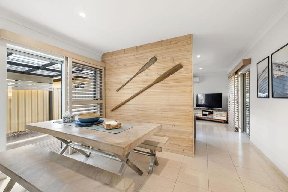 Pet Friendly Beachside Hideaway - Lazy on Lowry House in Woorim