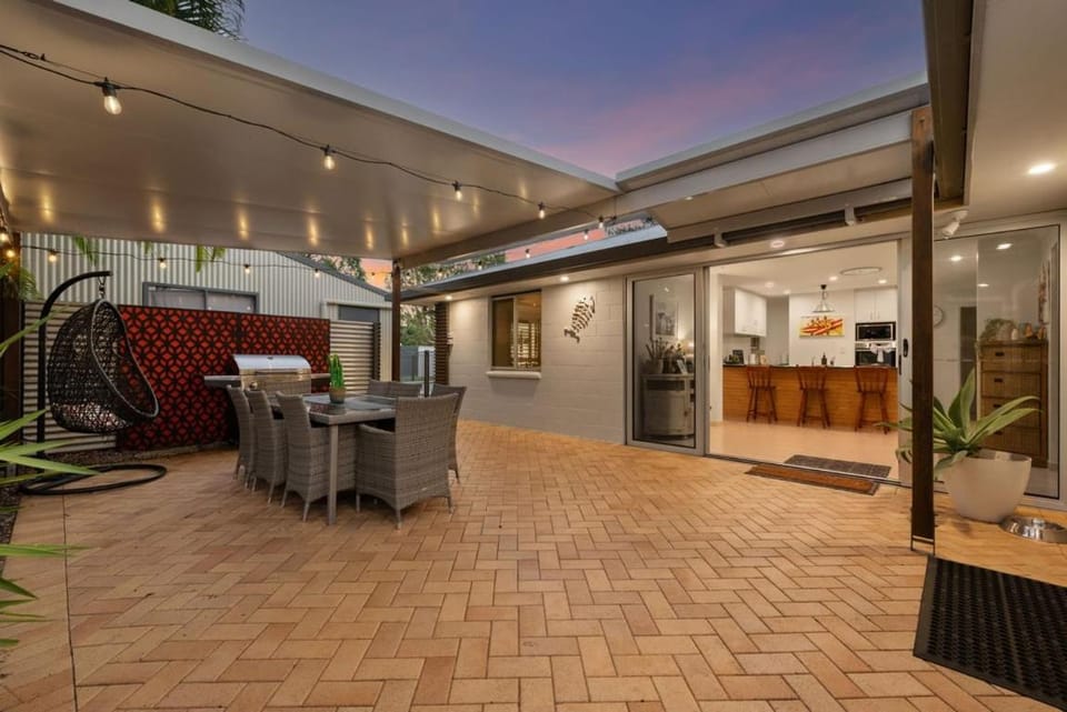 Pet Friendly Beachside Hideaway - Lazy on Lowry House in Woorim