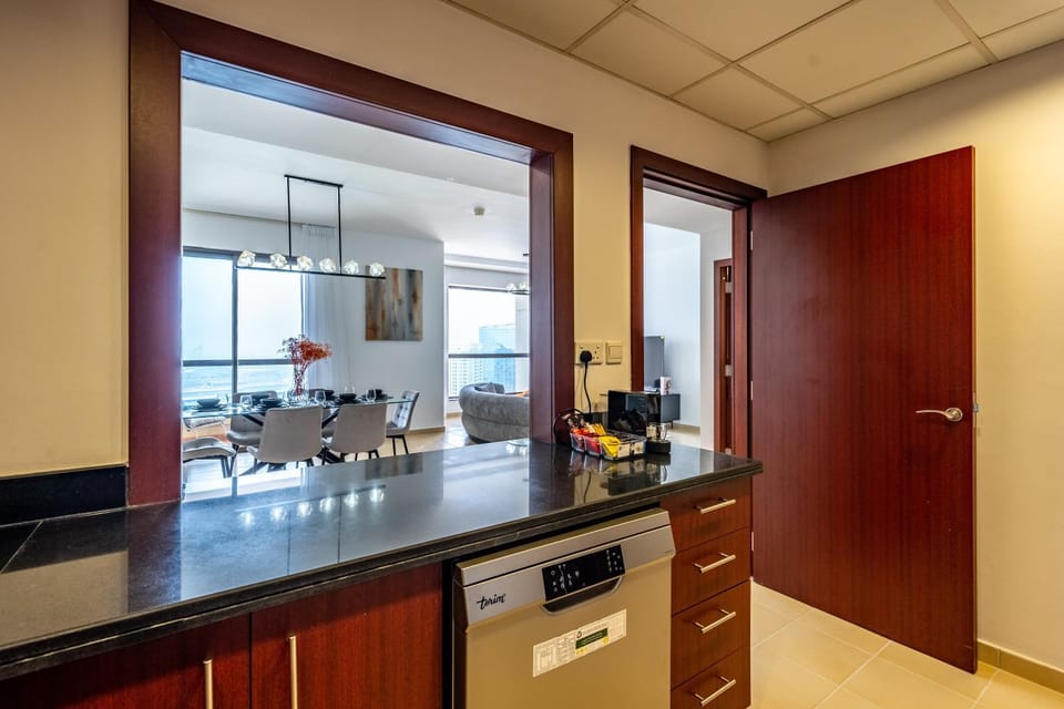 Kitchen or kitchenette, dishwasher