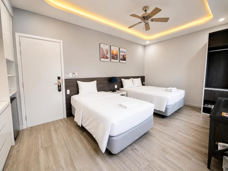 Photo of the whole room, Bedroom