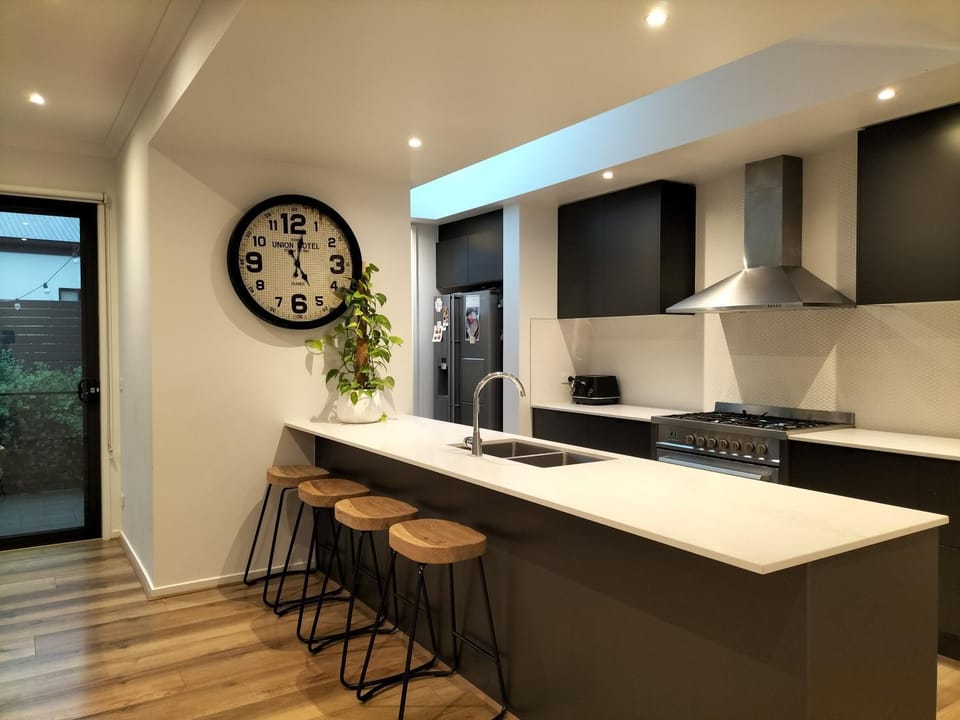 Kitchen or kitchenette, minibar, pet friendly, stove