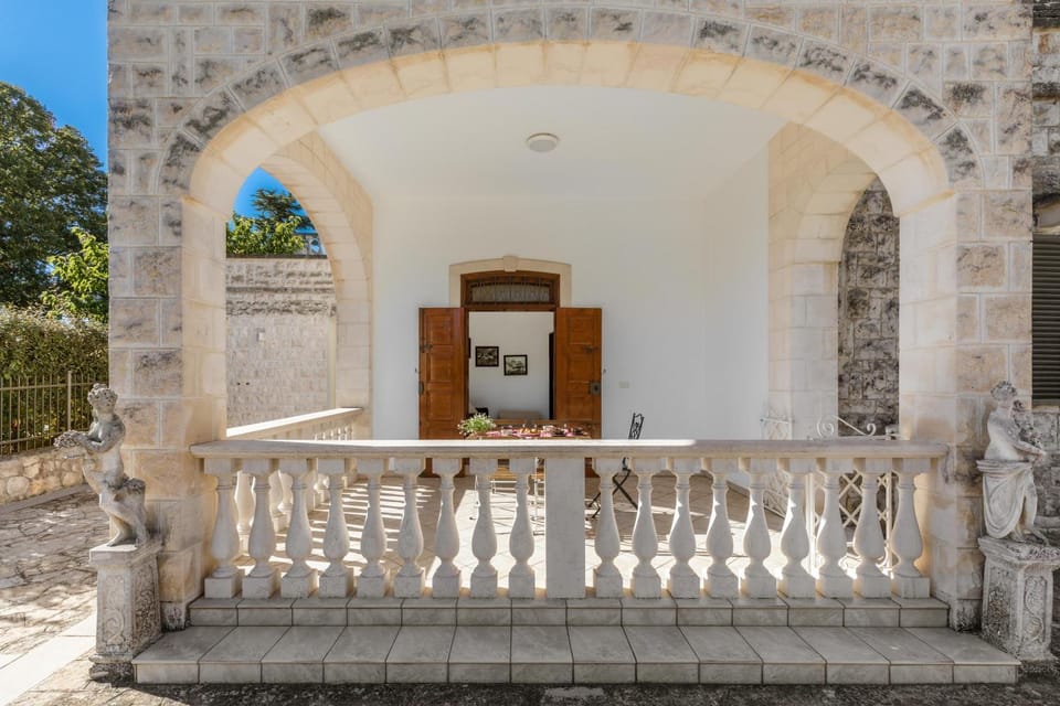 Property building, Facade/entrance