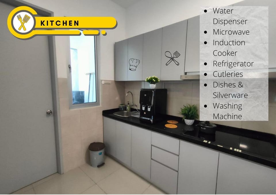 Kitchen or kitchenette, minibar, stove, washing machine