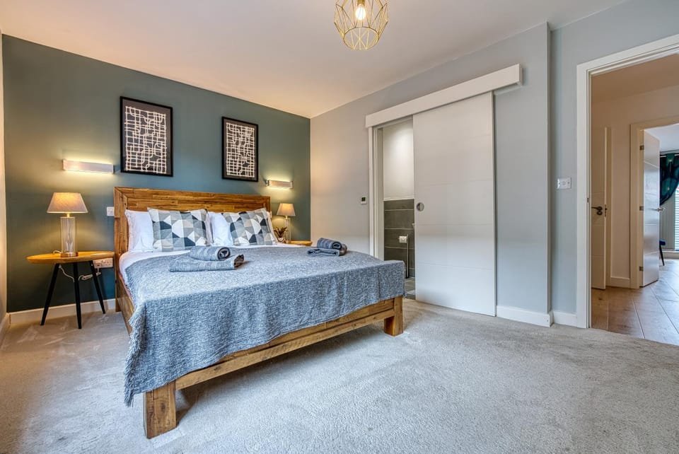 Property building, Bed, Bedroom, wardrobe