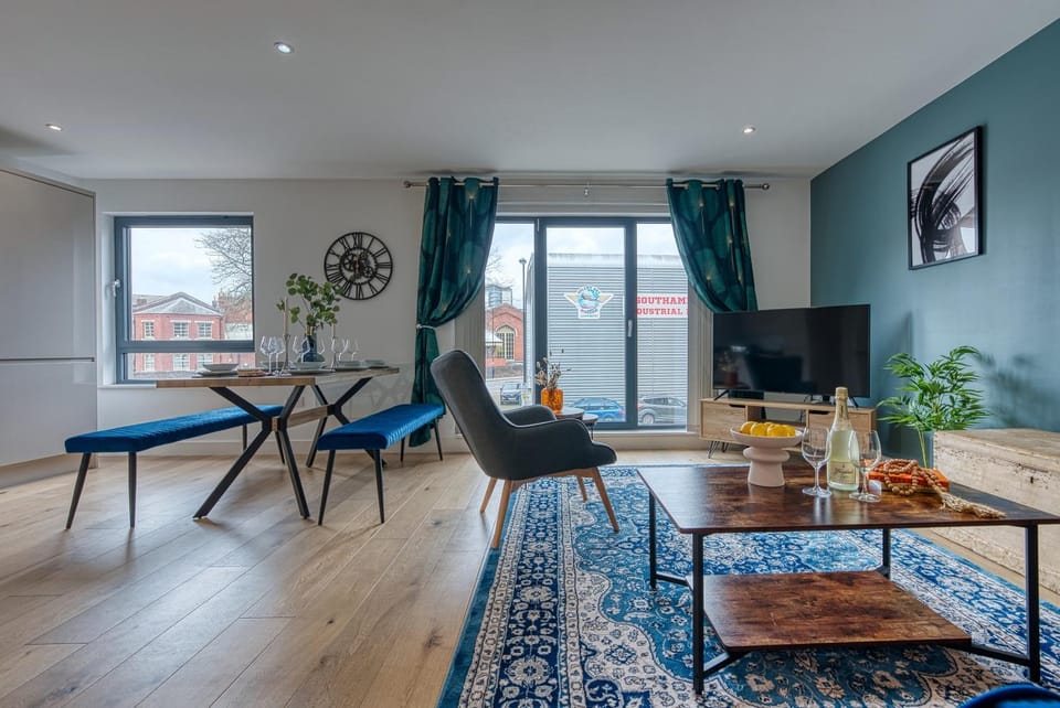Communal lounge/ TV room, Living room, Dining area, Area and facilities, Lunch, Lunch, hair dresser