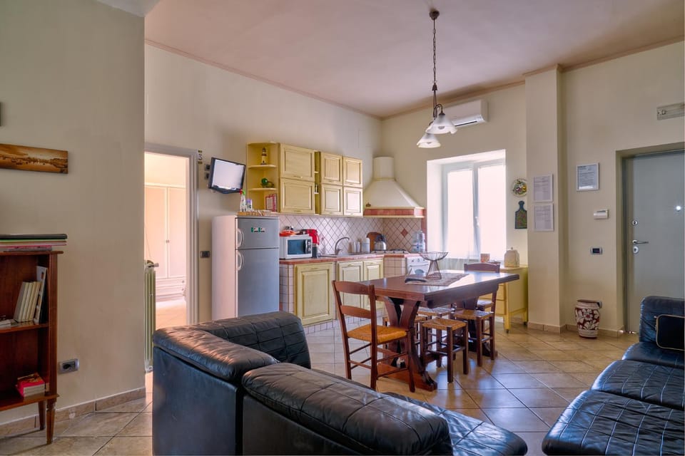 Living room, Seating area, Dining area, kitchen