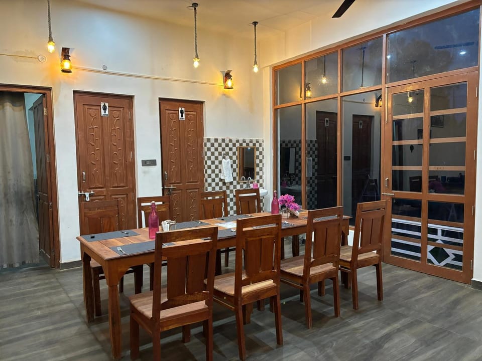 Restaurant/places to eat, Restaurant/places to eat