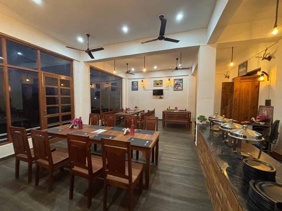 Restaurant/places to eat, Restaurant/places to eat