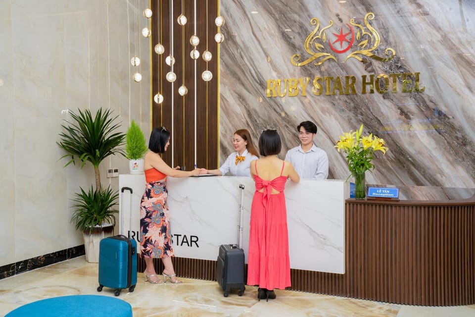 Staff, Property logo or sign, Lobby or reception, Logo/Certificate/Sign, group of guests