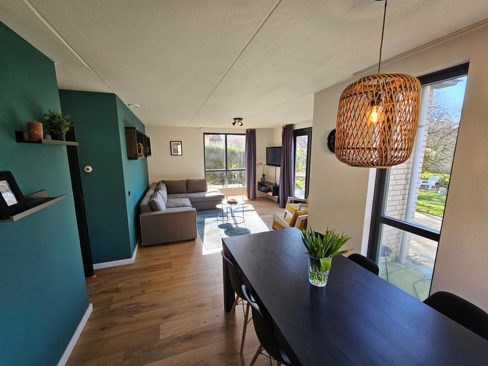 7 person House with garden, firepit, optional whirlpool, hammock, child friendly, slide, swimming lake and great coffee House in Gelderland, Netherlands