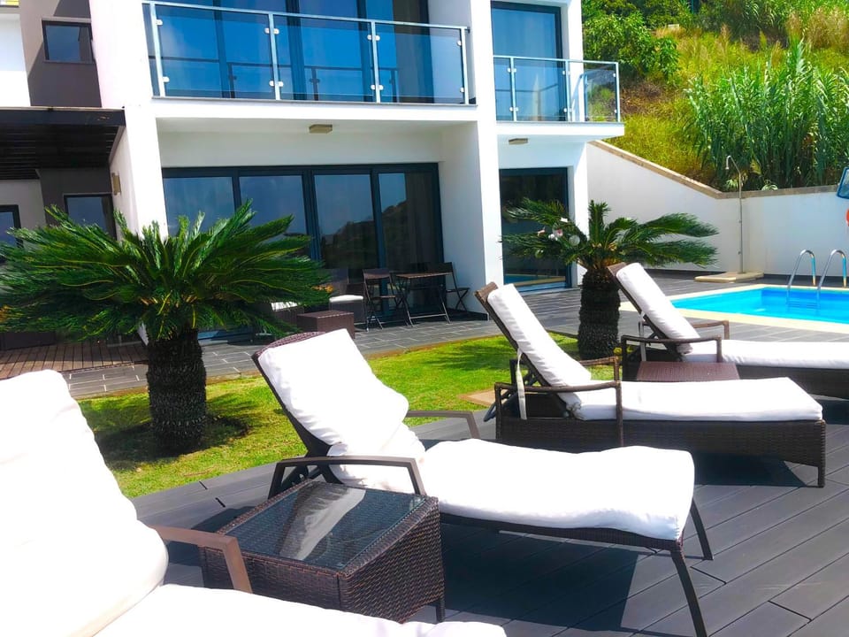 Patio, Day, Garden, Seating area, Garden view, Pool view, Swimming pool, sunbed