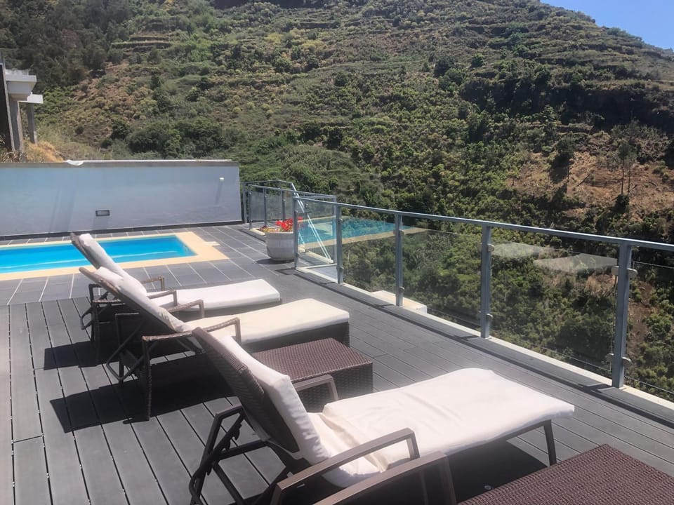 Patio, View (from property/room), Mountain view, Pool view, sunbed