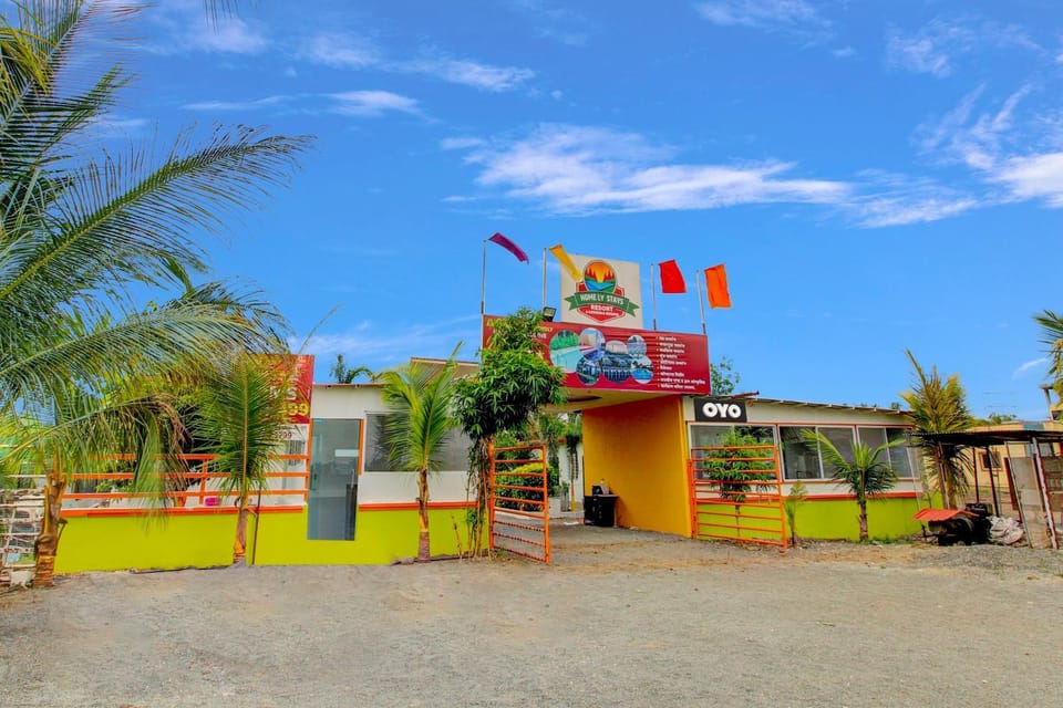 Facade/entrance