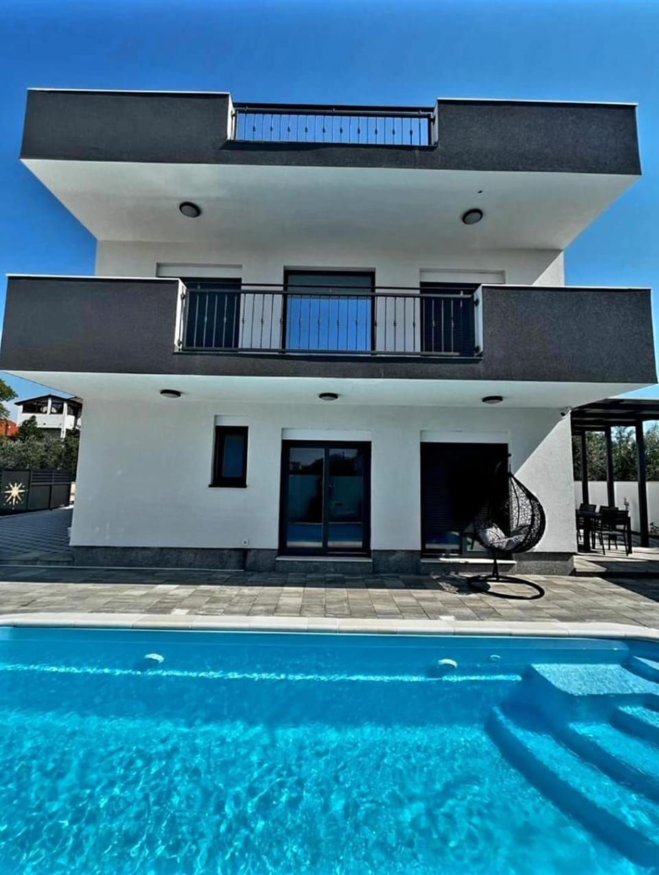 Property building, Day, Pool view, Swimming pool, sunbed