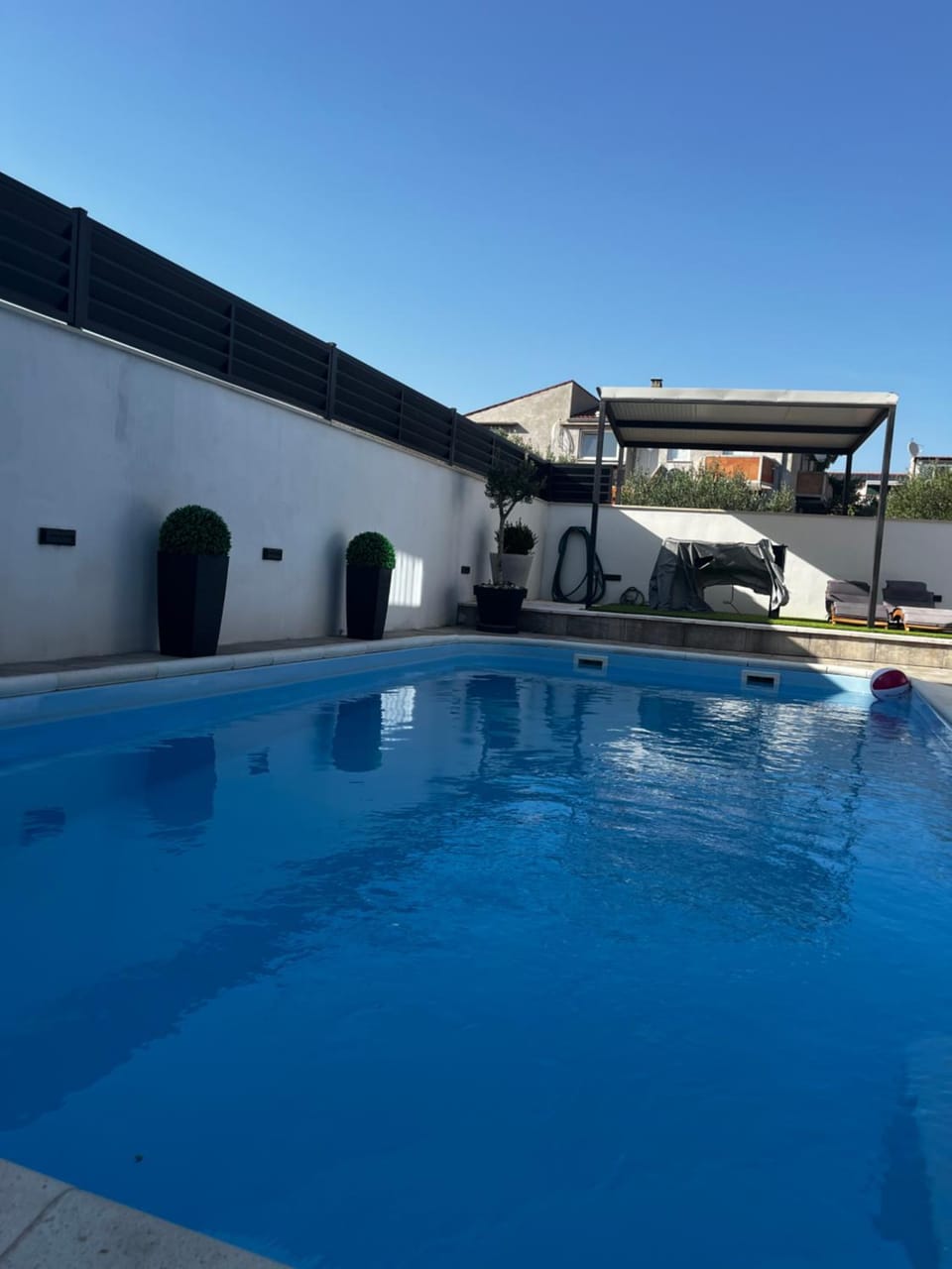 Day, Swimming pool